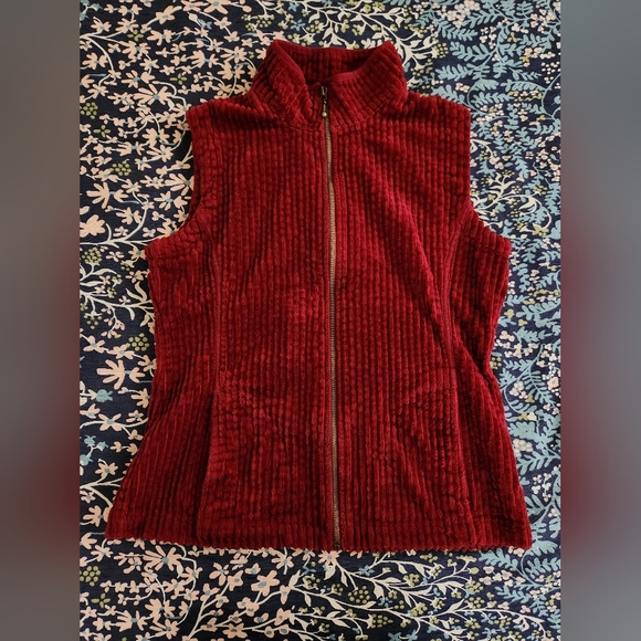 *Woolrich Women's Kinsdale Full Zip Corduroy Vest, Deep Ruby Medium - Picture 7 of 12